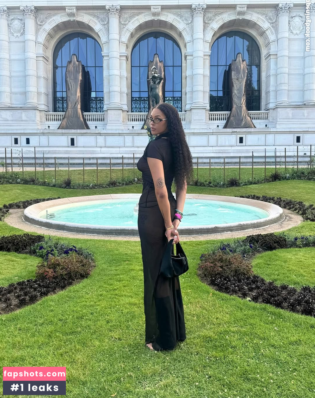 Elizabeth Cambage gallery photo #5