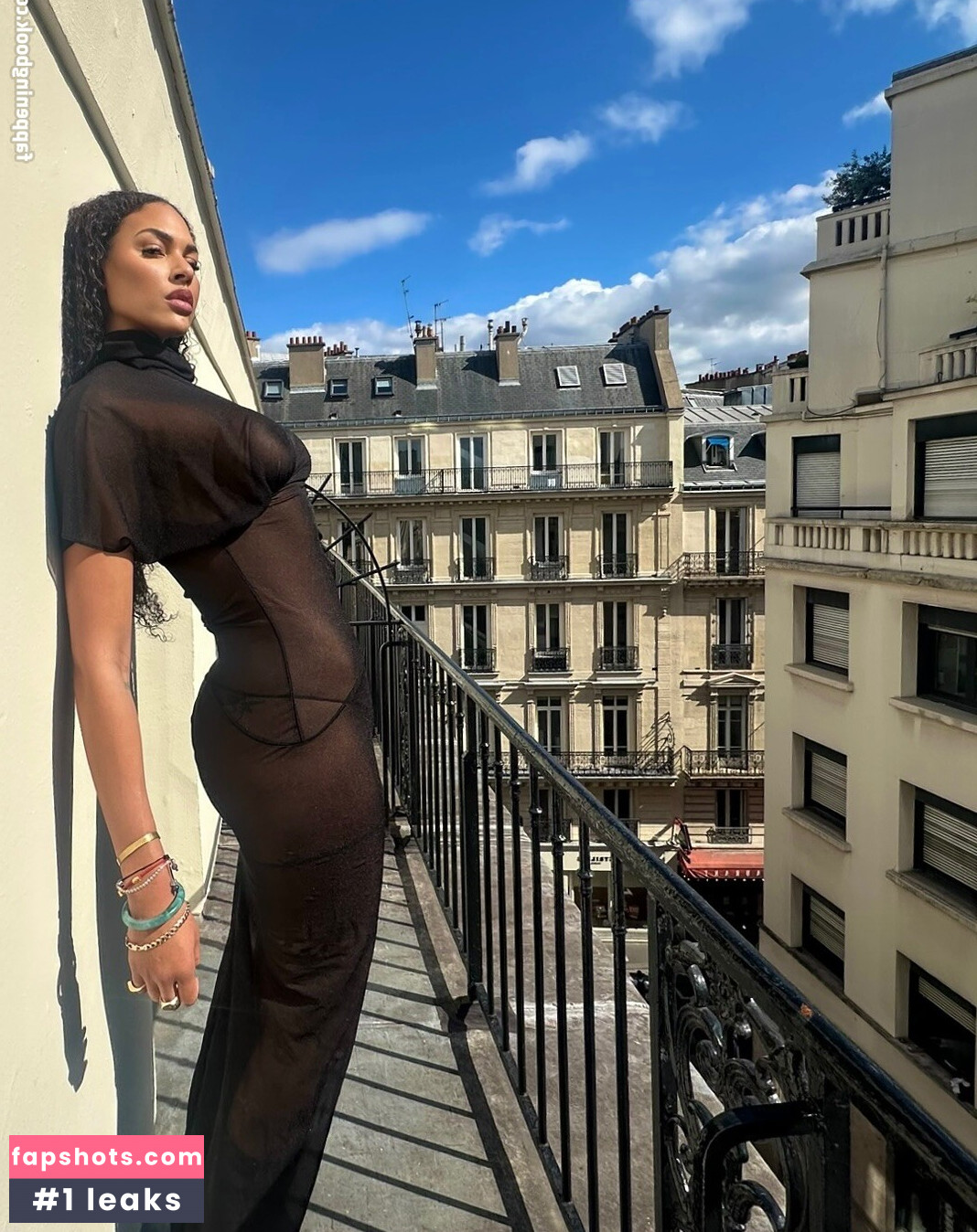 Elizabeth Cambage gallery photo #8