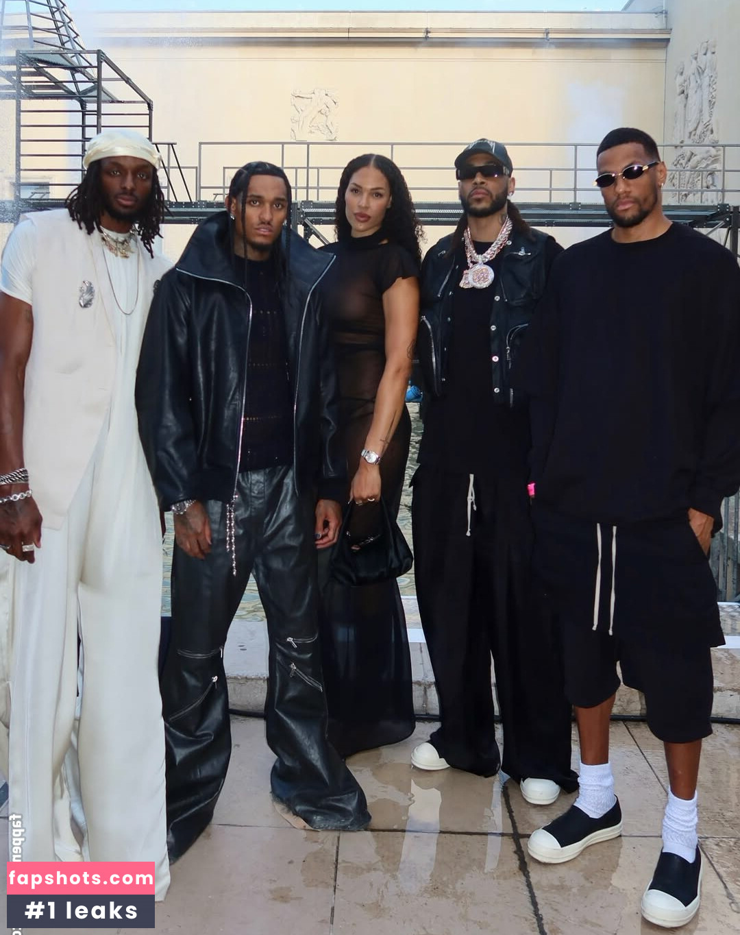 Elizabeth Cambage gallery photo #10