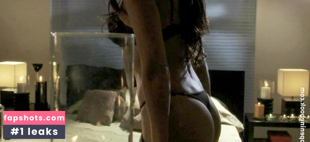 Elizabeth Cervantes gallery photo #16