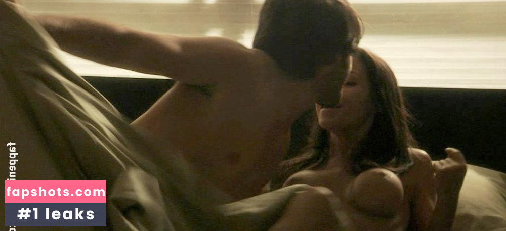 Elizabeth Cervantes gallery photo #17