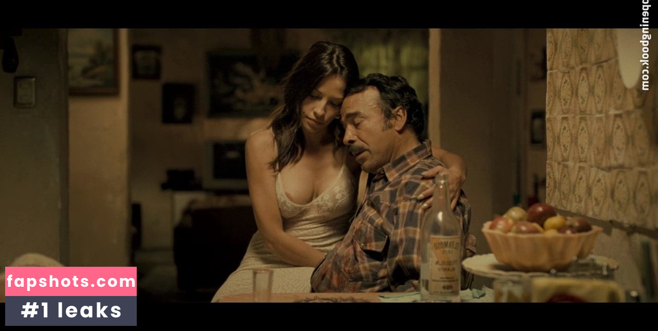 Elizabeth Cervantes gallery photo #7