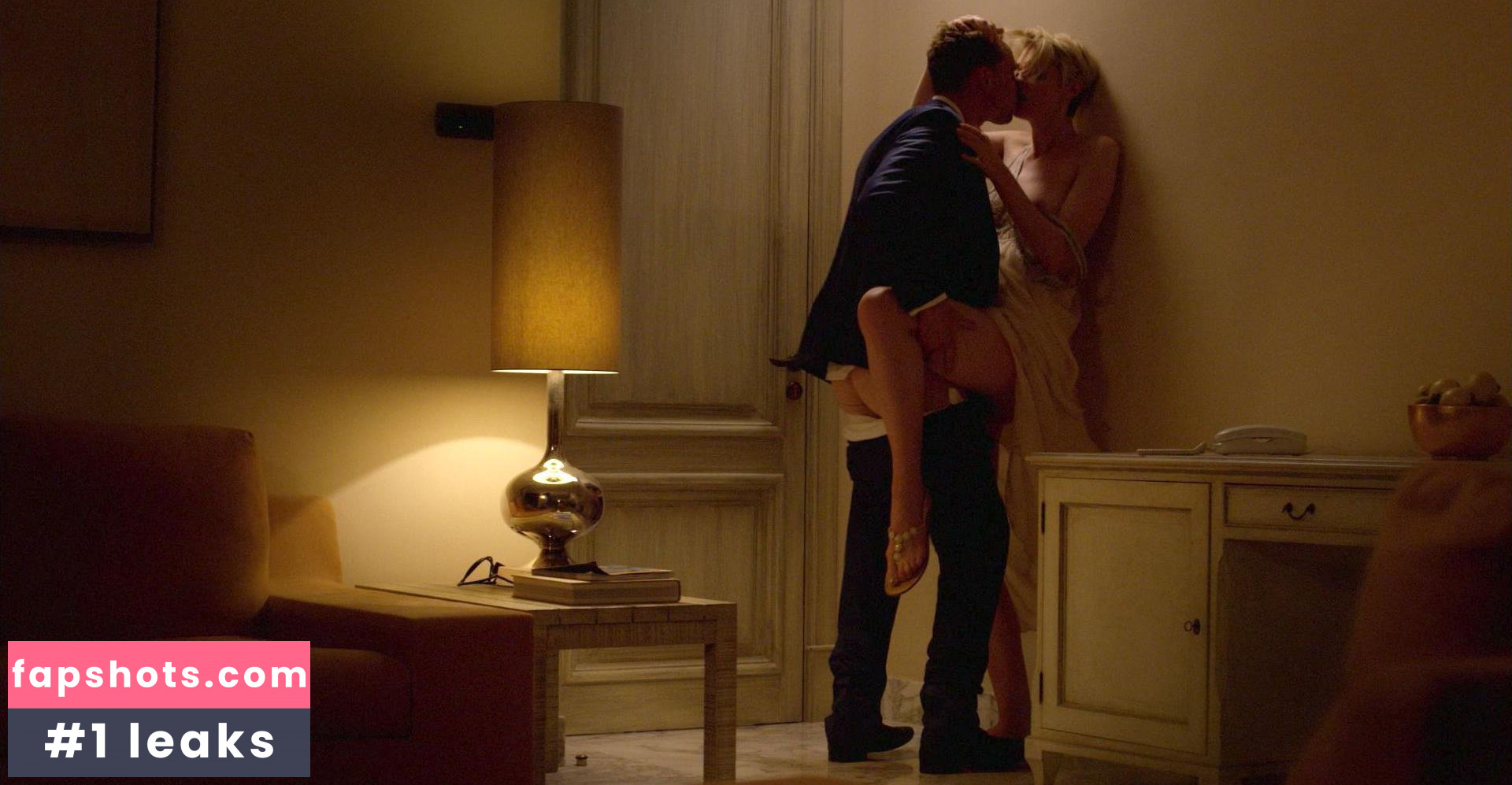 Elizabeth Debicki gallery photo #134