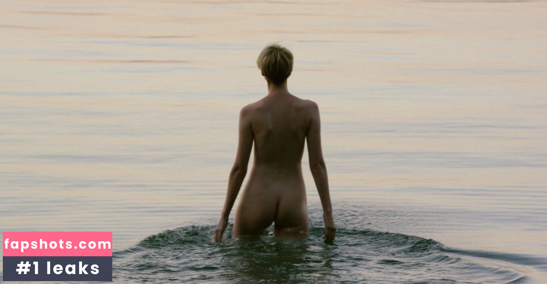 Elizabeth Debicki gallery photo #137