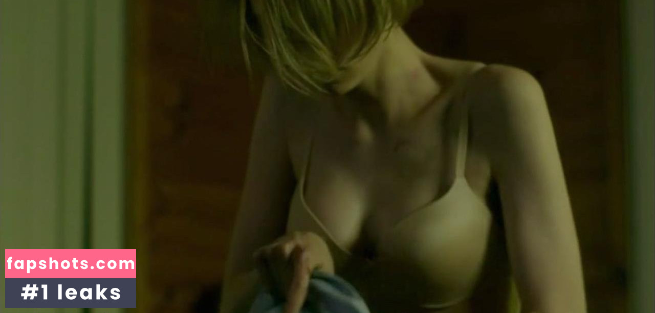 Elizabeth Debicki gallery photo #150