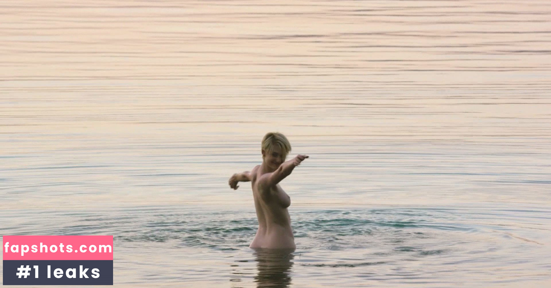 Elizabeth Debicki gallery photo #157