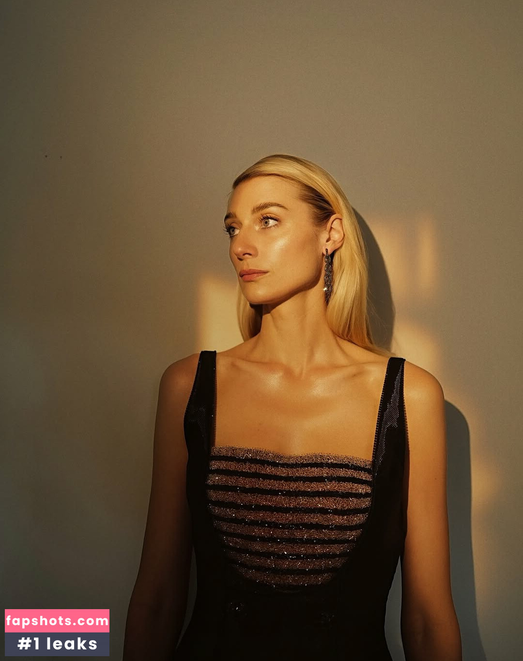 Elizabeth Debicki gallery photo #3