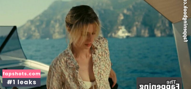 Elizabeth Debicki gallery photo #47