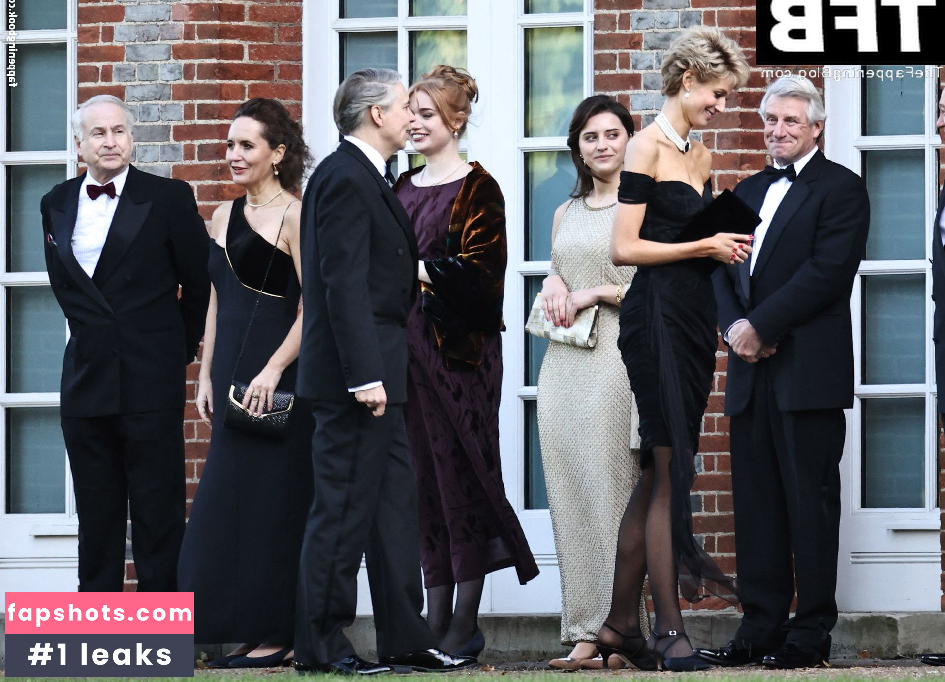 Elizabeth Debicki gallery photo #95