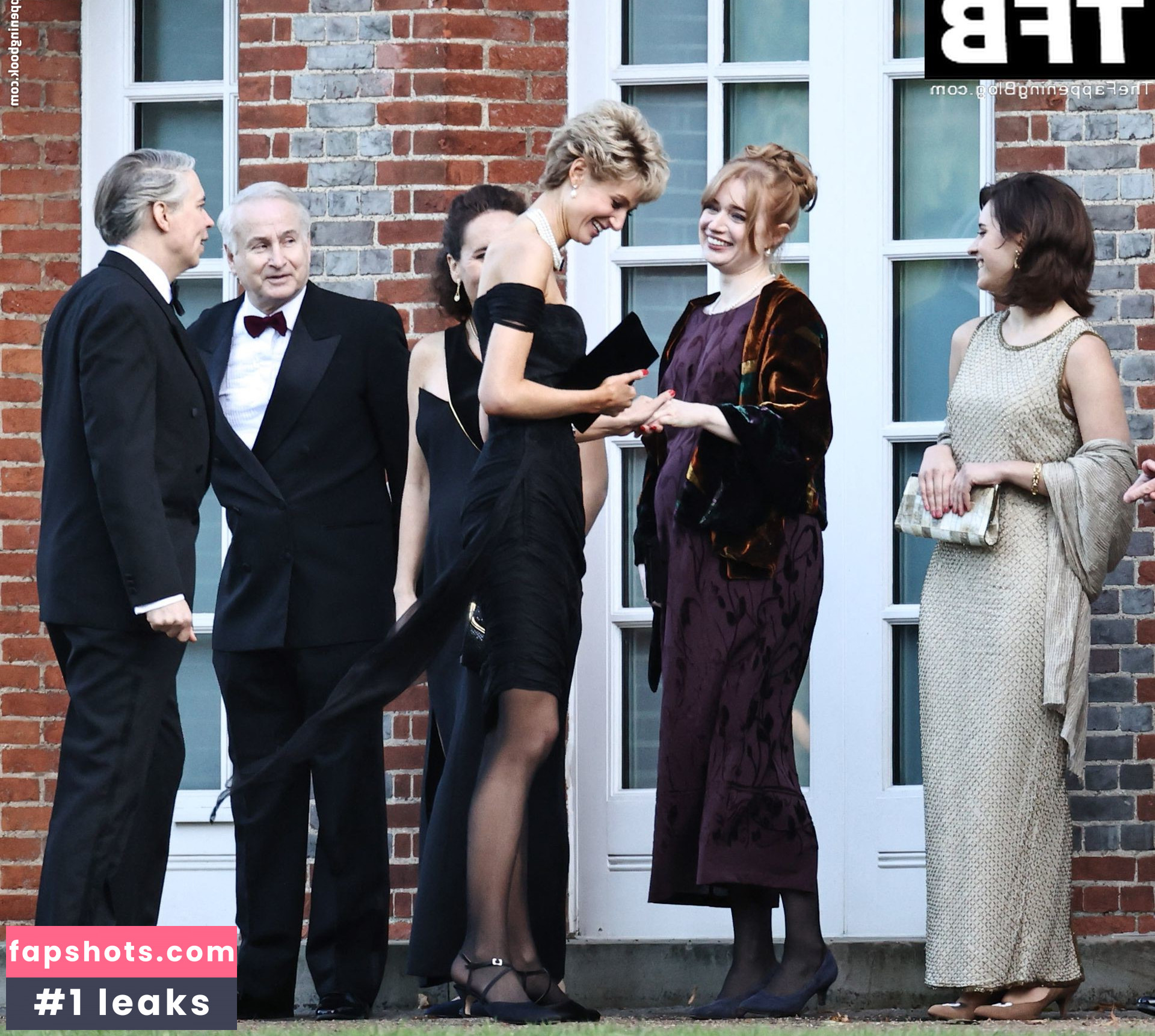 Elizabeth Debicki gallery photo #96