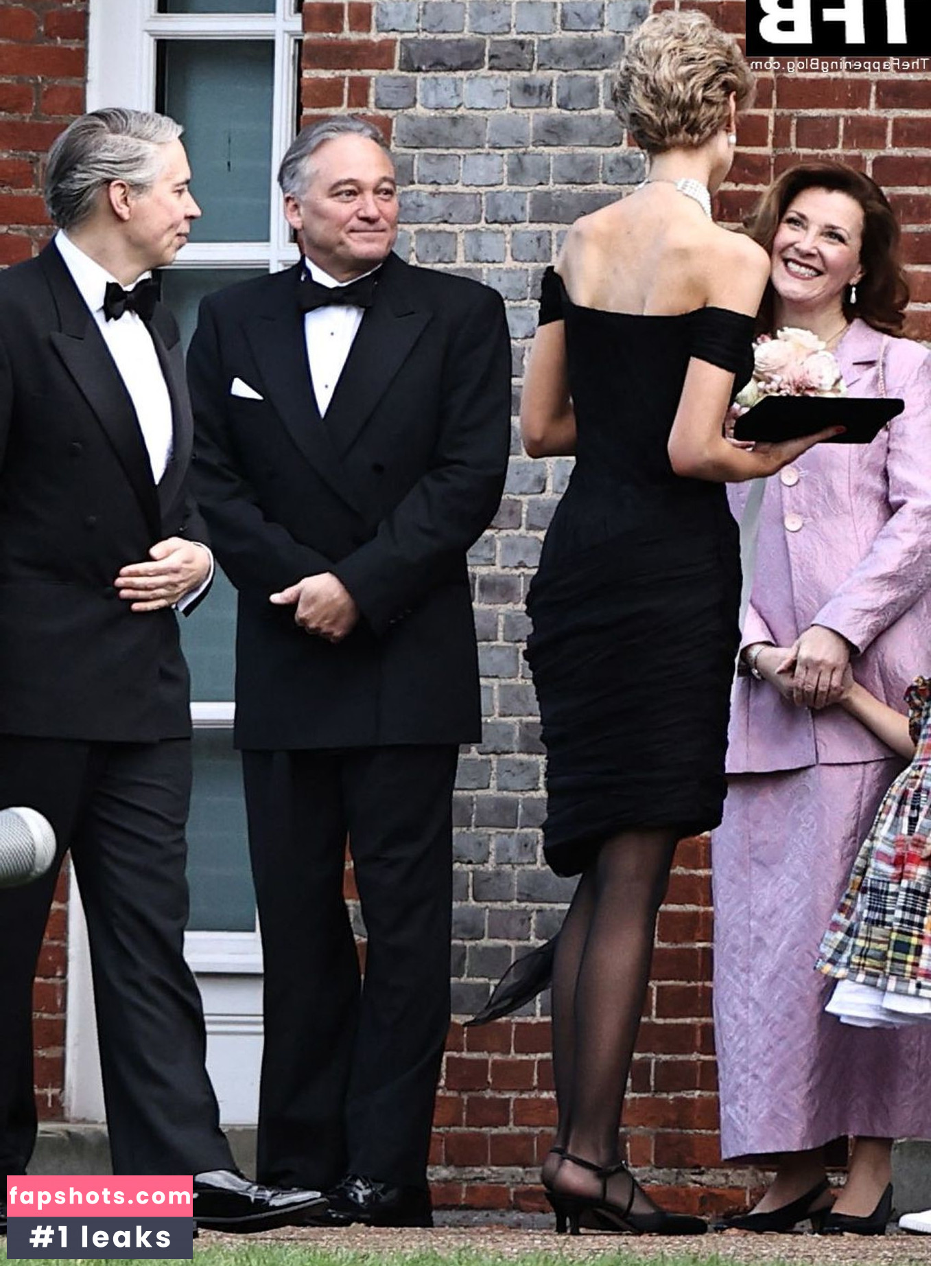 Elizabeth Debicki gallery photo #97