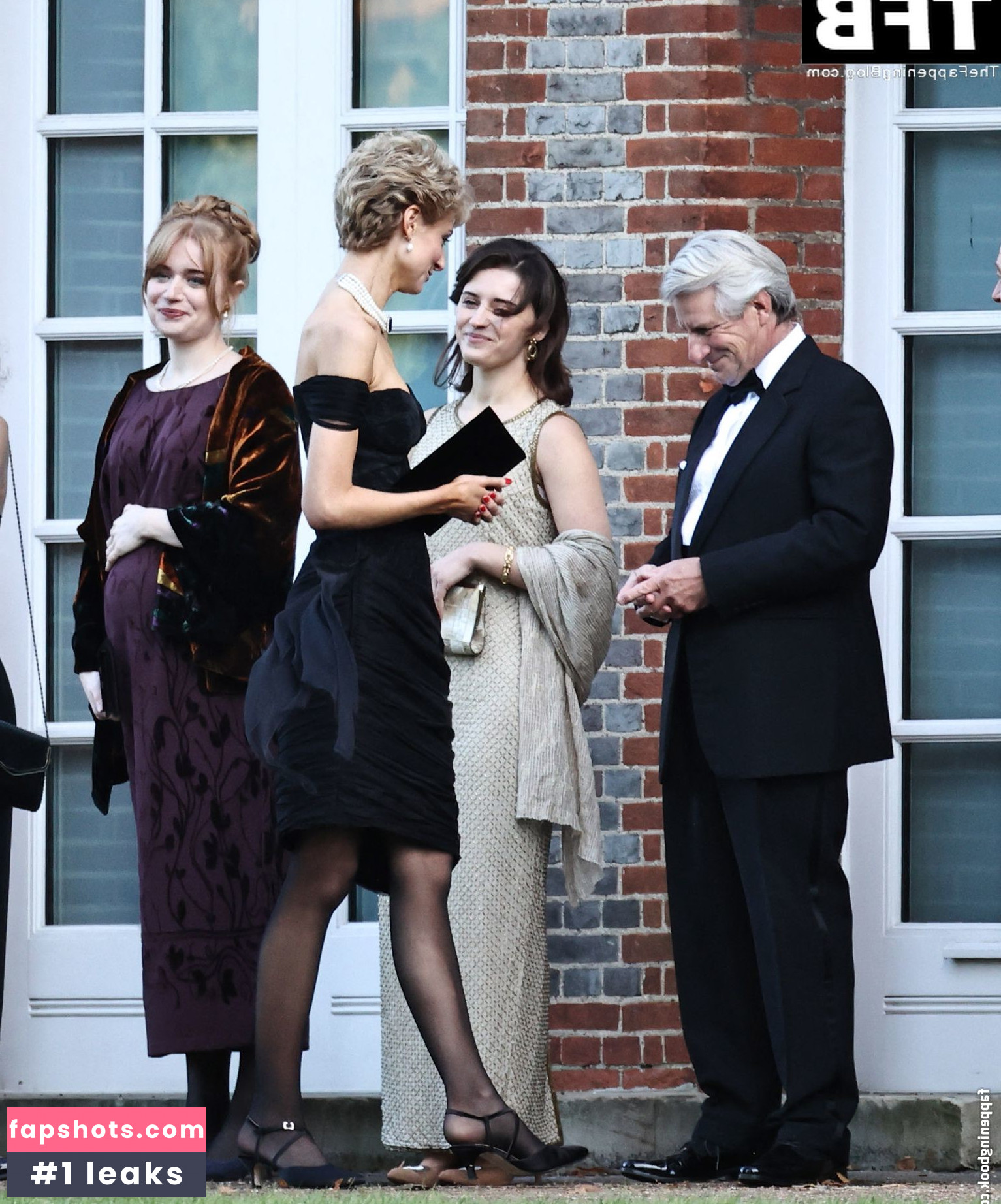 Elizabeth Debicki gallery photo #99