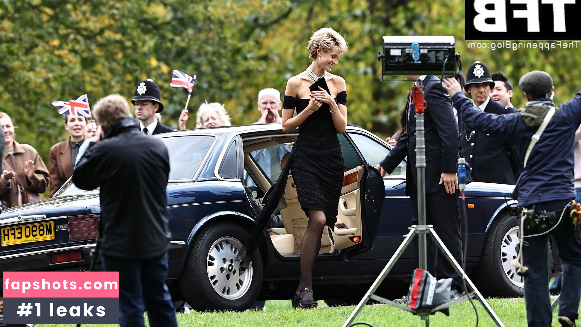 Elizabeth Debicki gallery photo #100