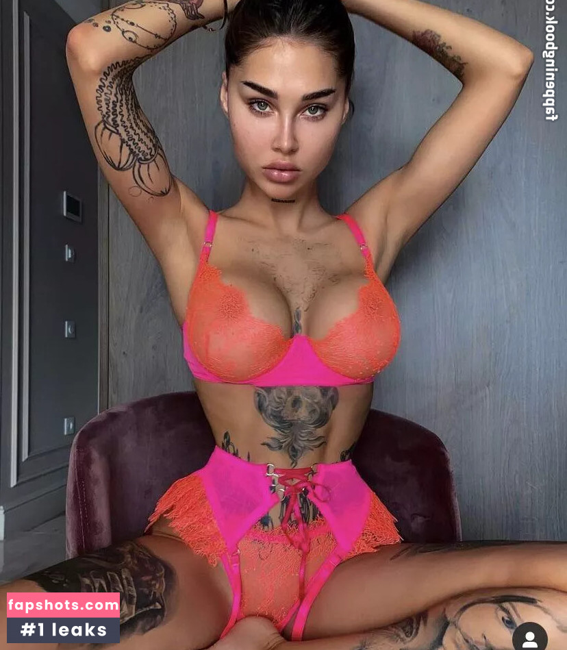 Elizabeth Definy gallery photo #3