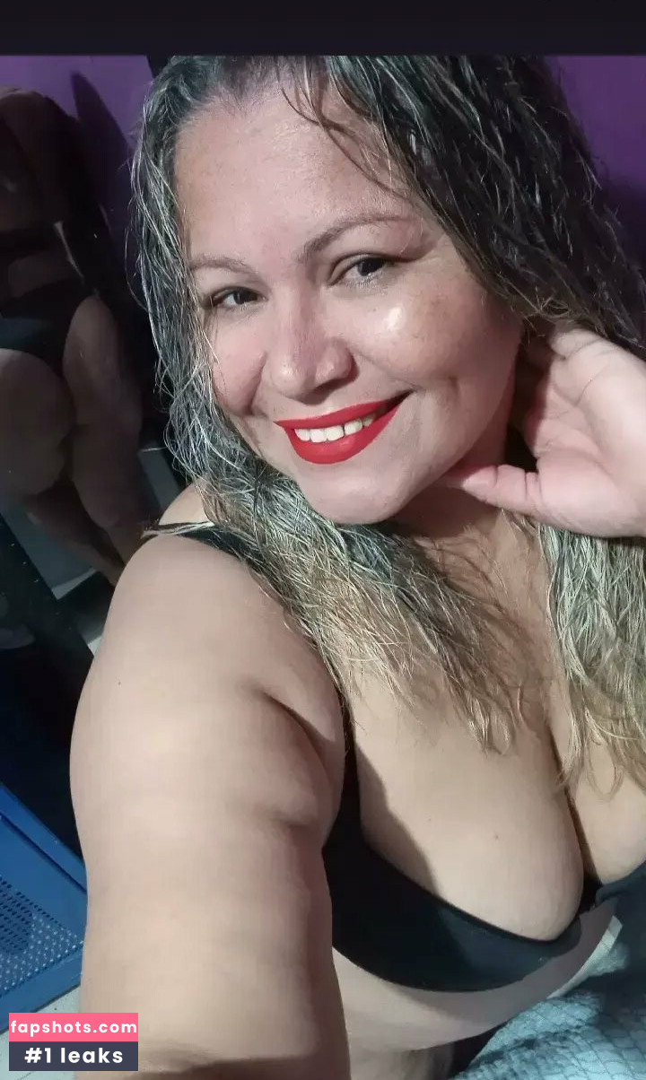 Elizabeth Delmondes gallery photo #17