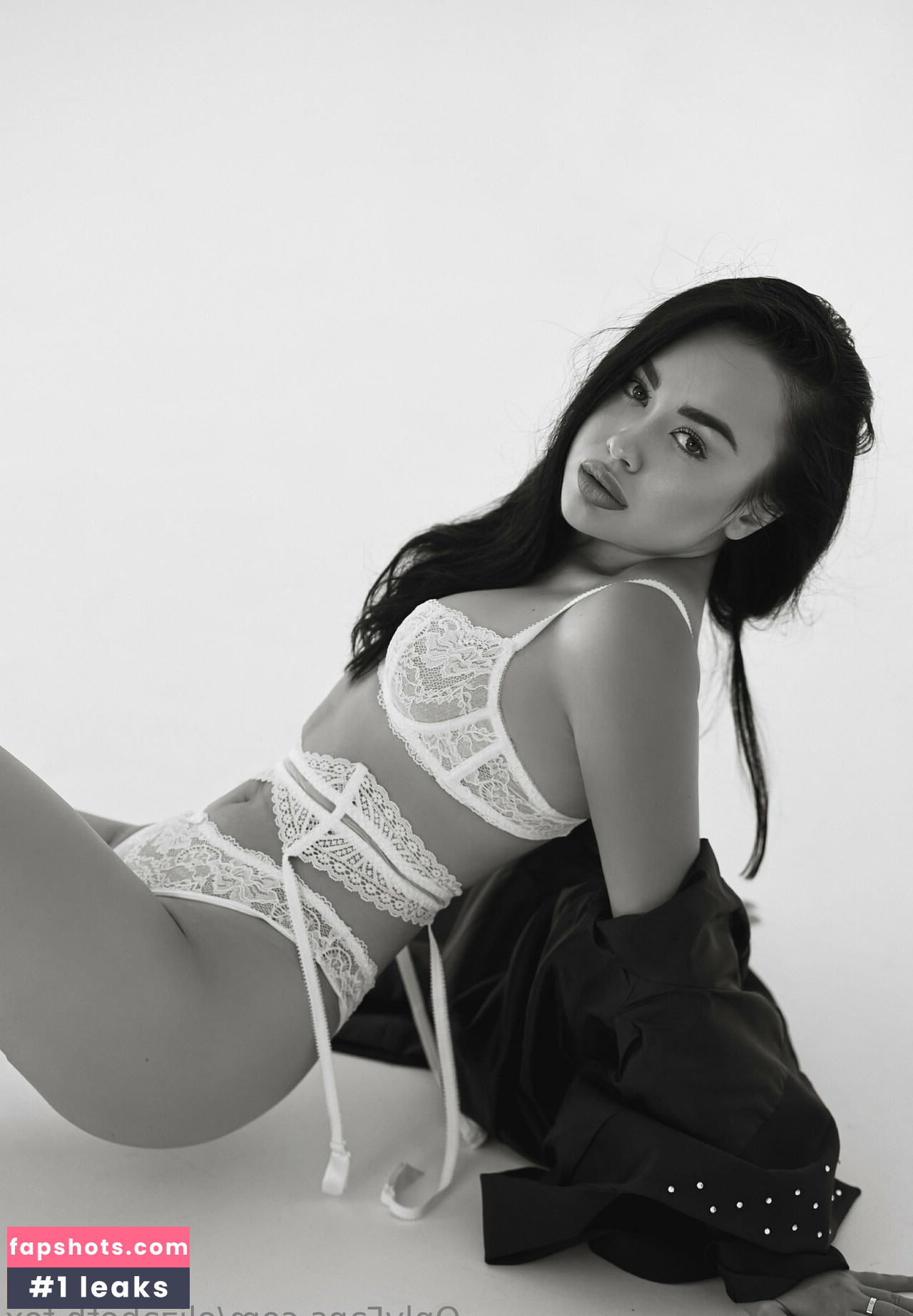 Elizabeth Fox gallery photo #18