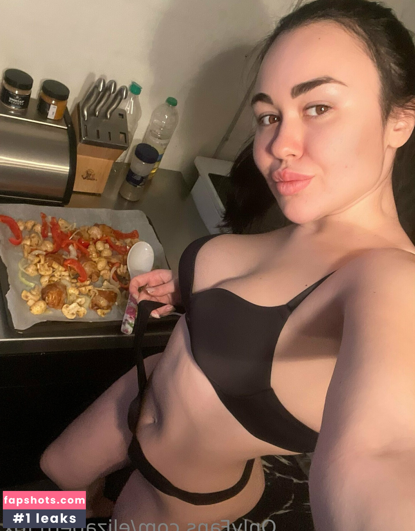 Elizabeth Fox gallery photo #32