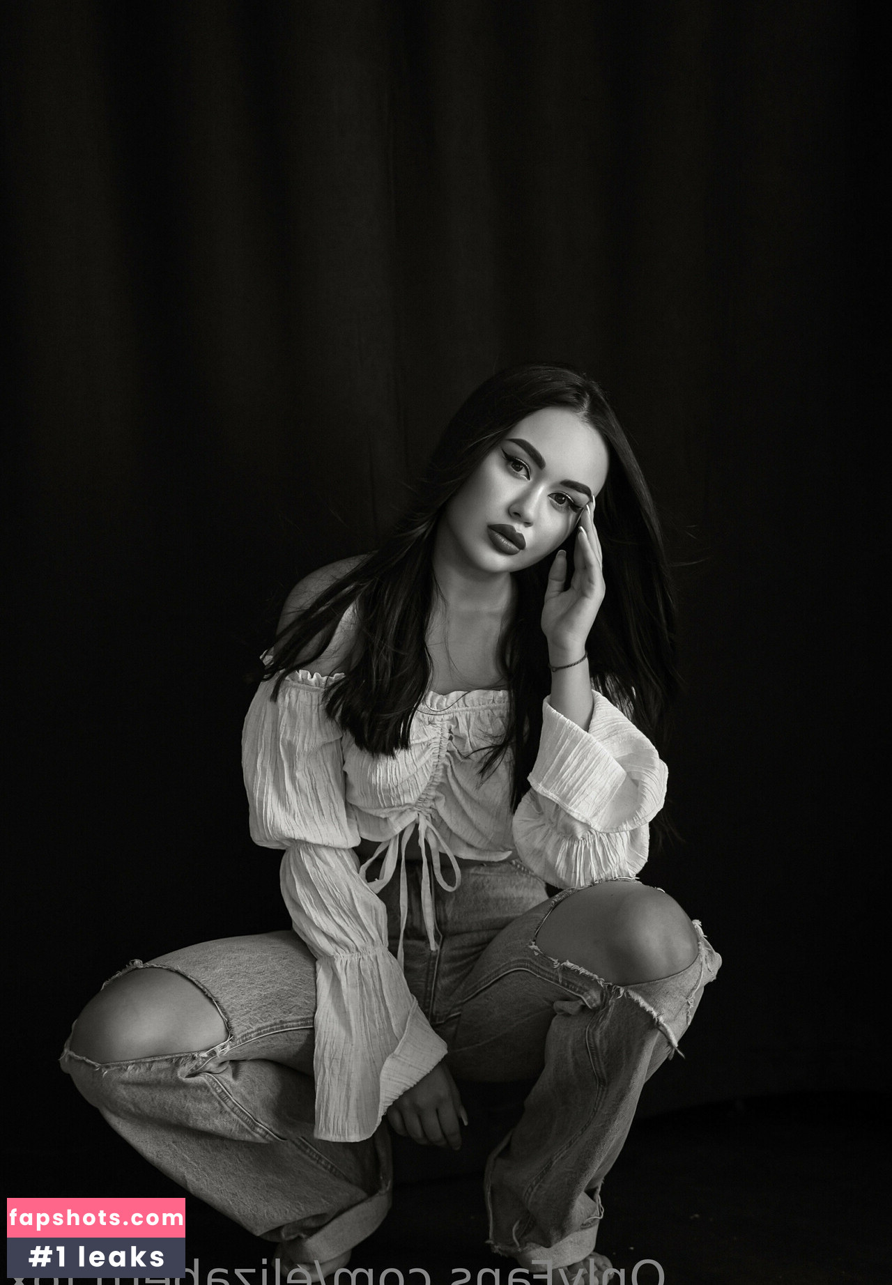 Elizabeth Fox gallery photo #44