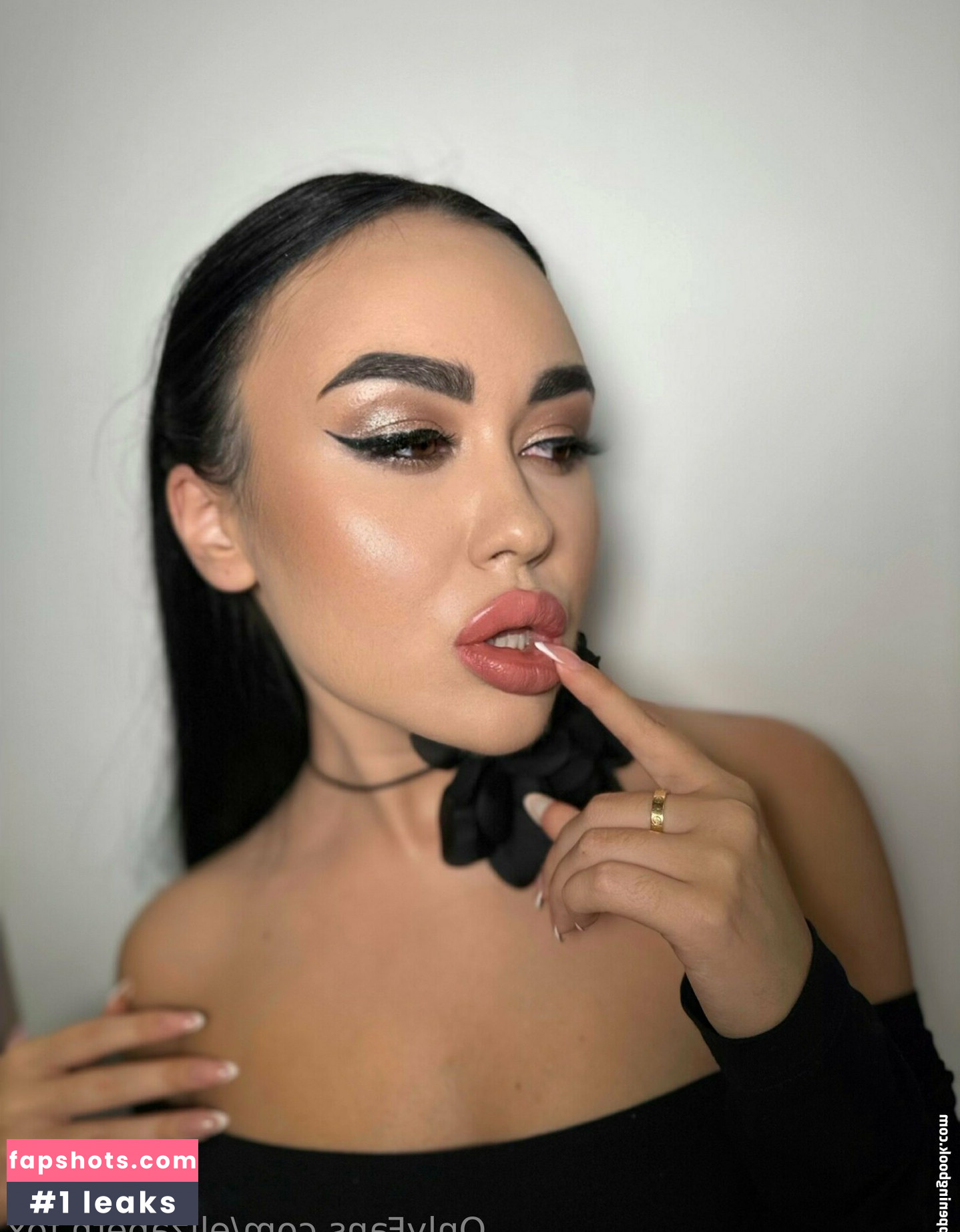 Elizabeth Fox gallery photo #6