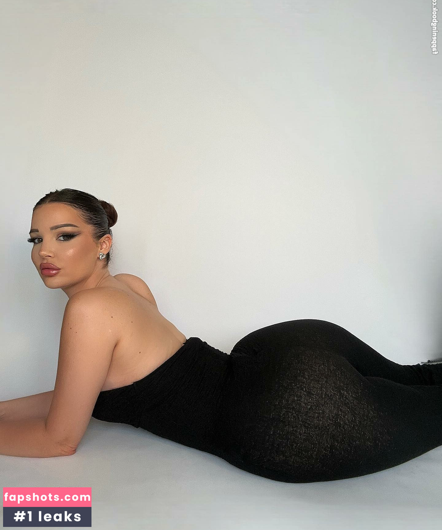 Elizabeth Georgina gallery photo #26