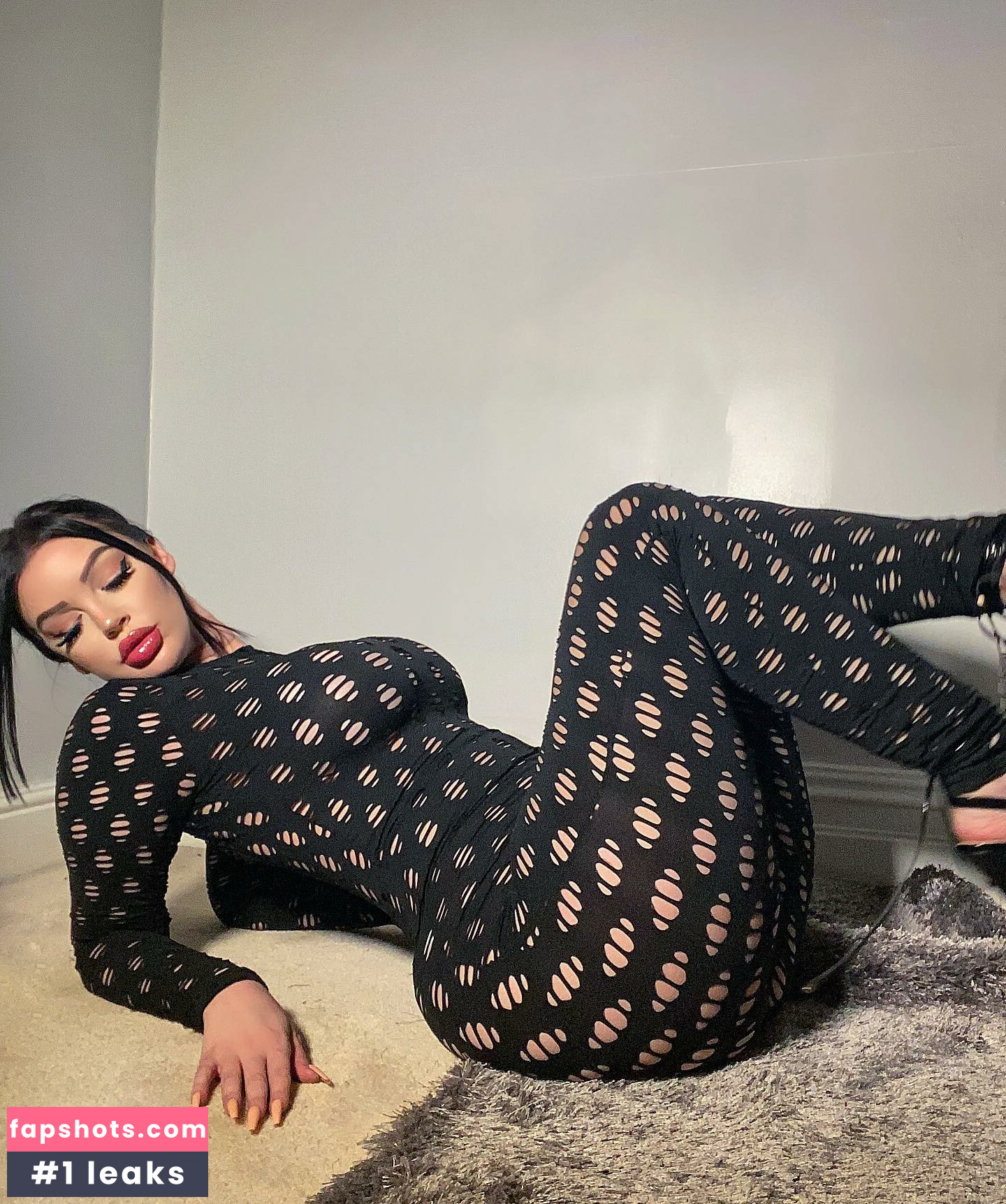 Elizabeth Georgina nude babe gallery