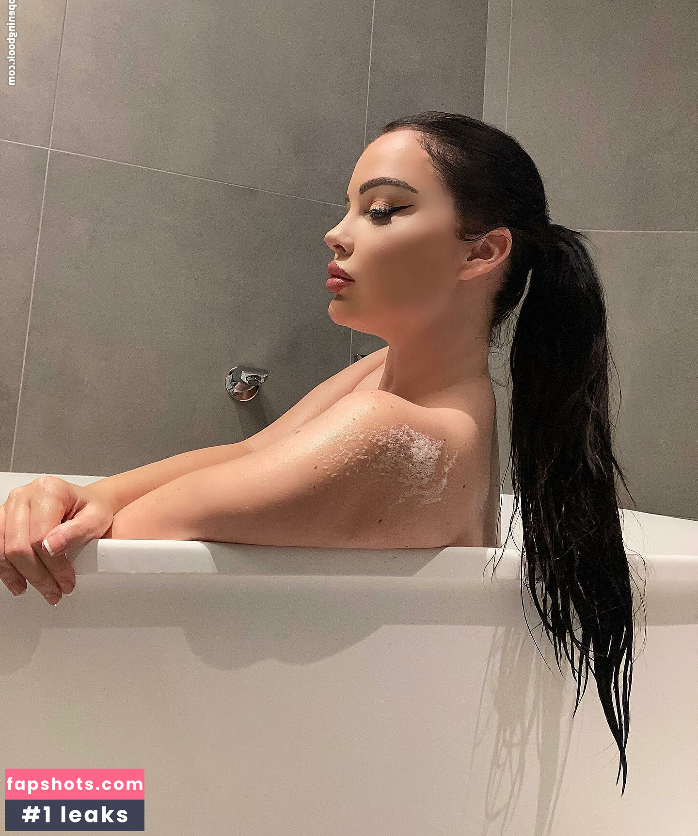 Elizabeth Georgina gallery photo #60