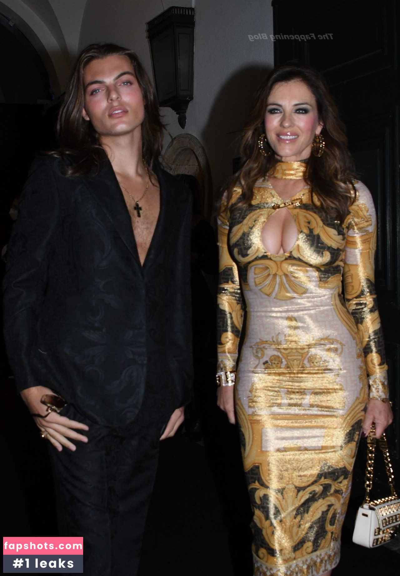 Elizabeth Hurley gallery photo #1176