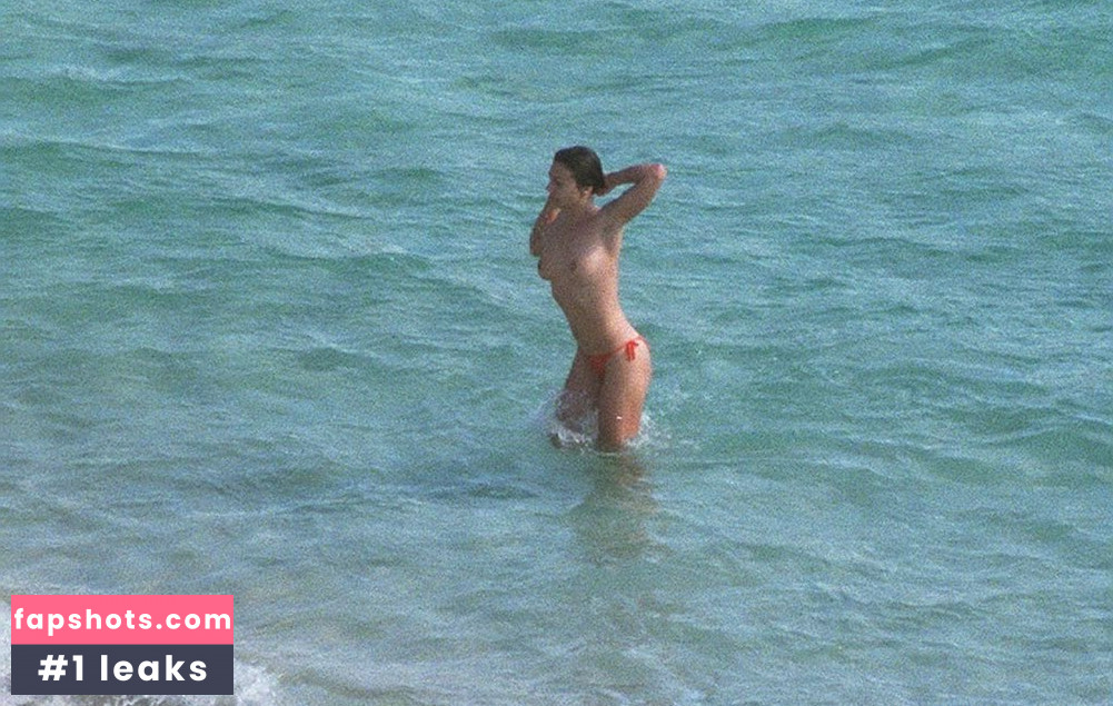 Elizabeth Hurley gallery photo #1588