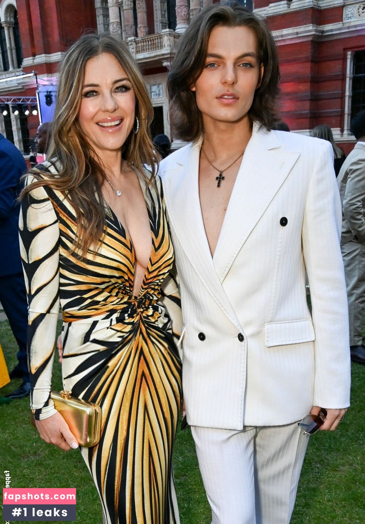 Elizabeth Hurley gallery photo #170