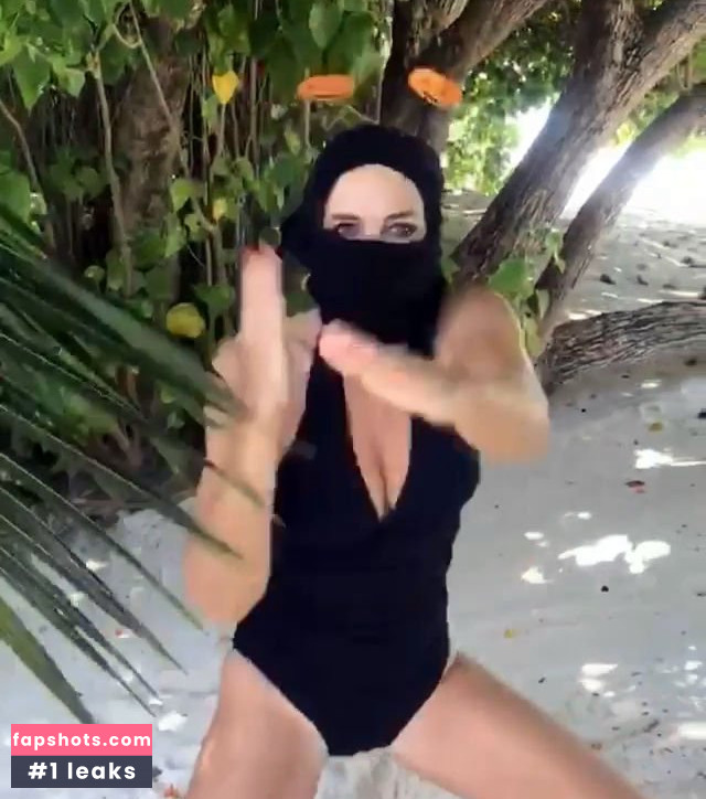 Elizabeth Hurley gallery photo #1774