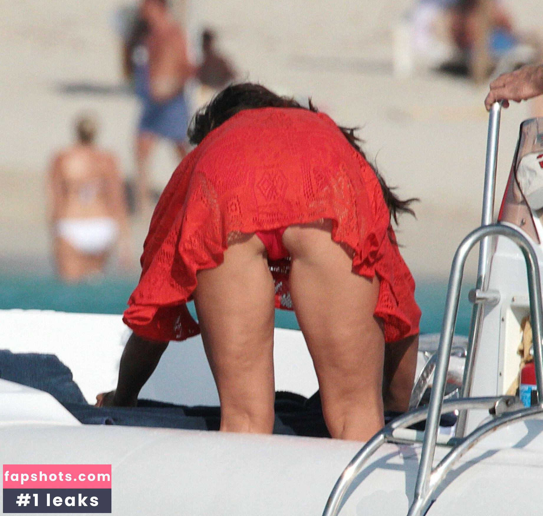 Elizabeth Hurley gallery photo #92