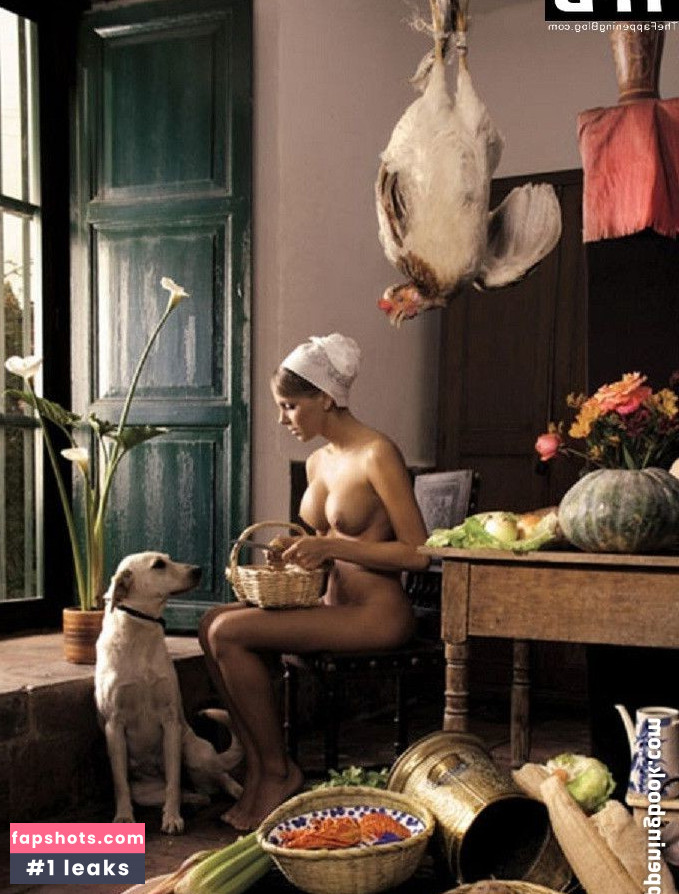 Elizabeth Loaiza gallery photo #31