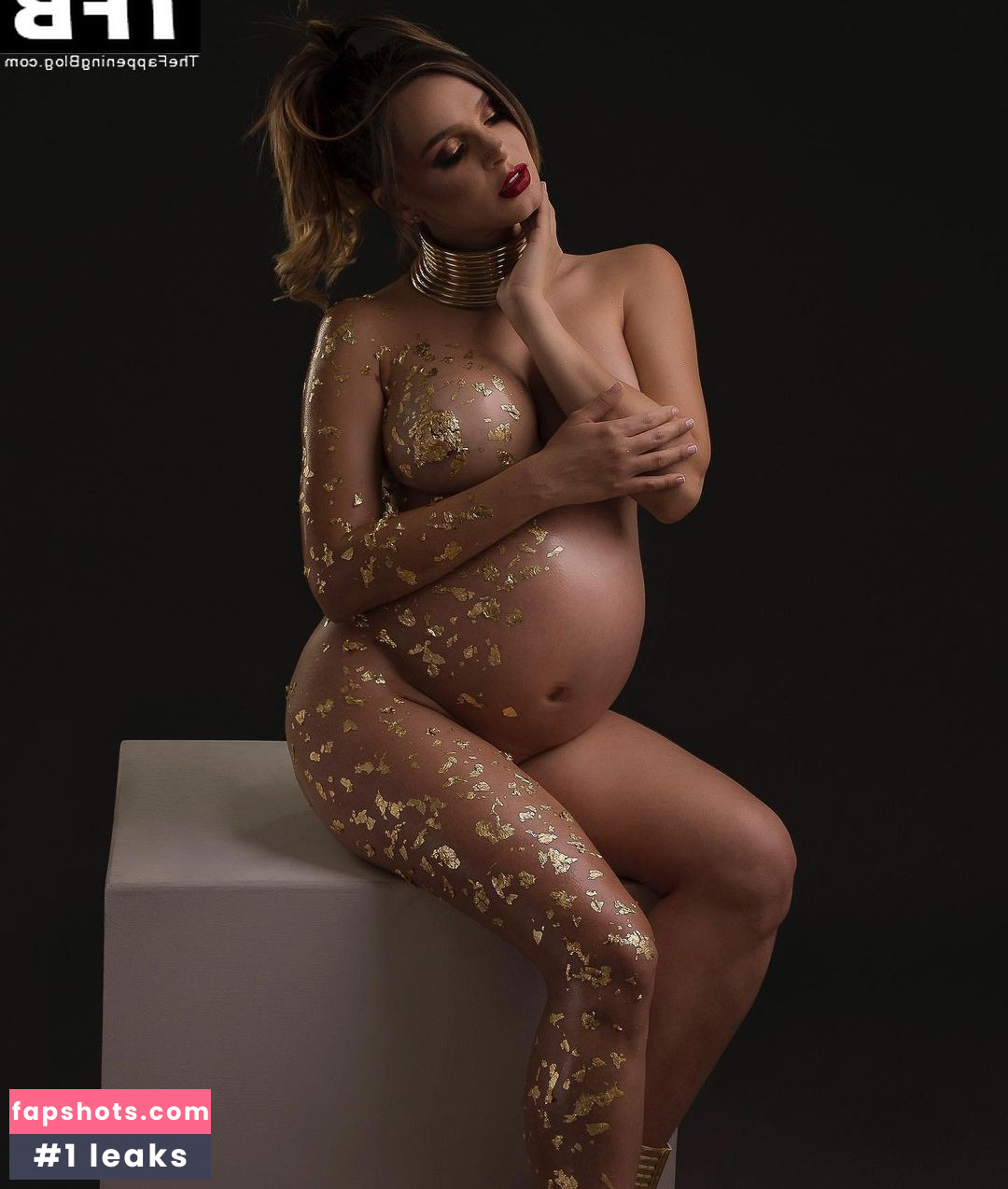 Elizabeth Loaiza gallery photo #35