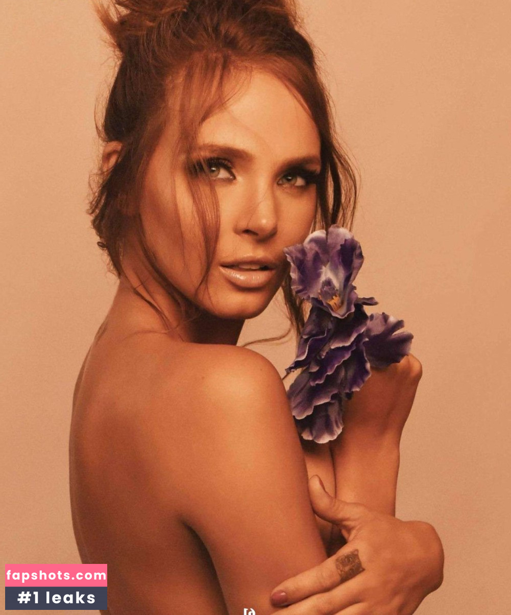 Elizabeth Loaiza gallery photo #63