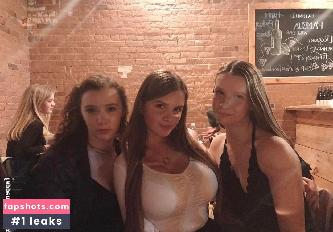 Elizabeth M gallery photo #39