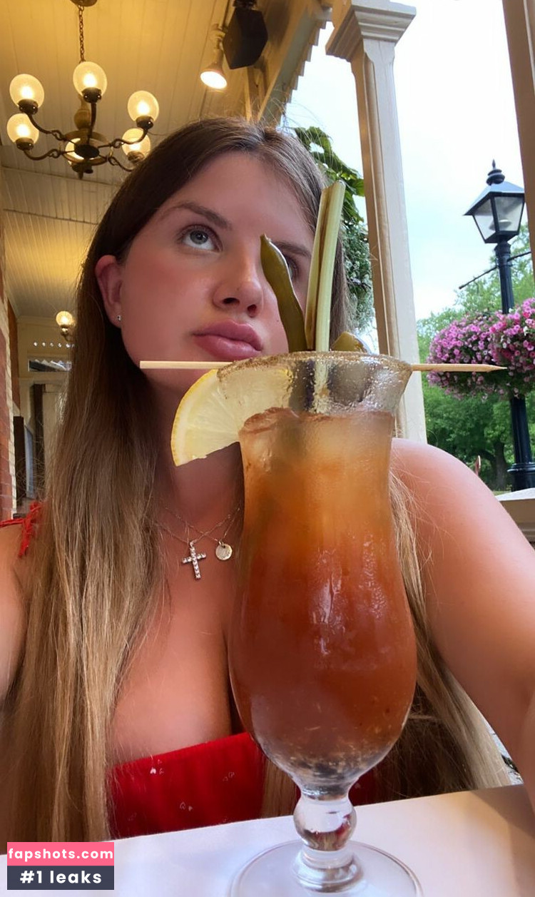 Elizabeth M gallery photo #51