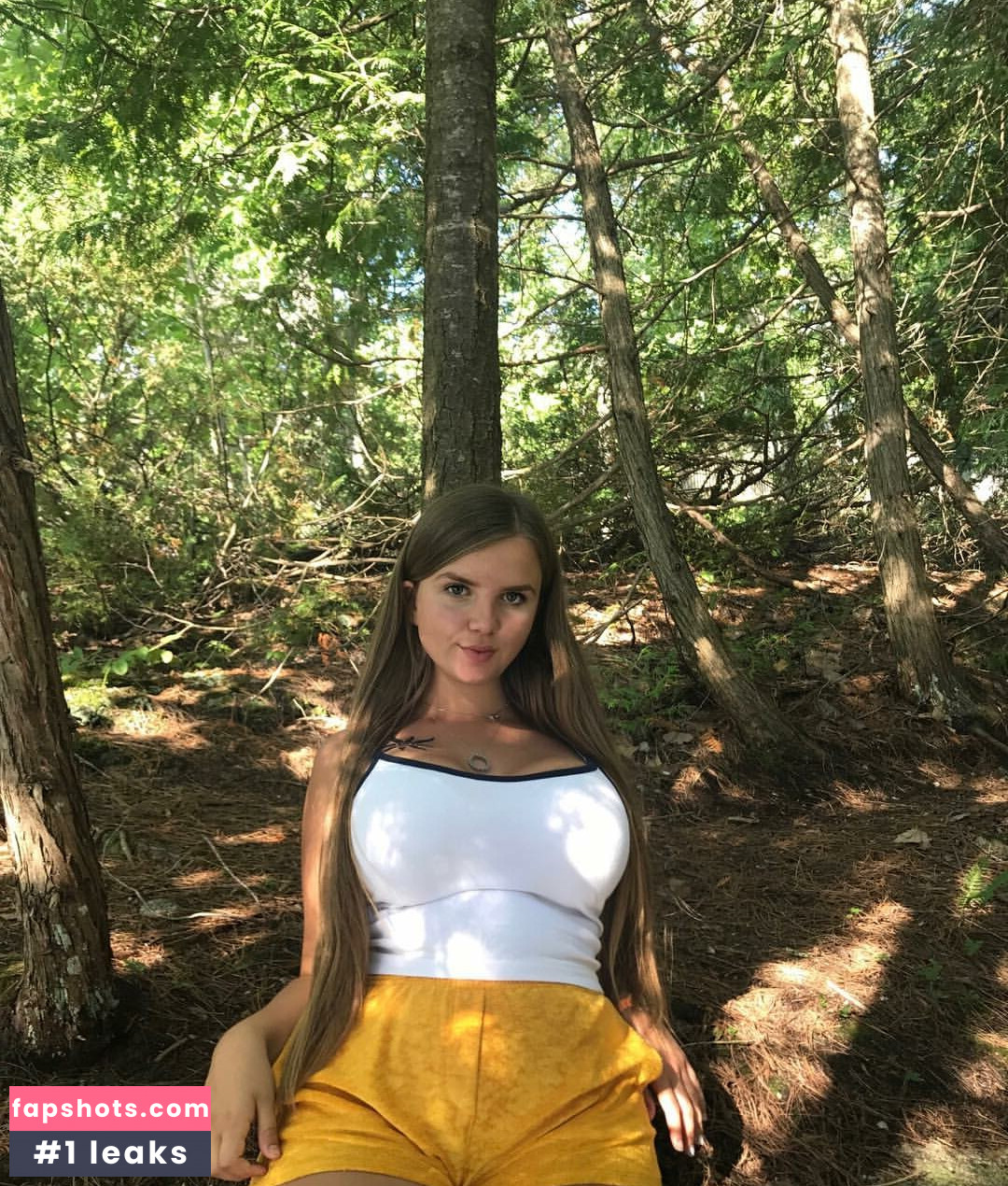 Elizabeth M gallery photo #60