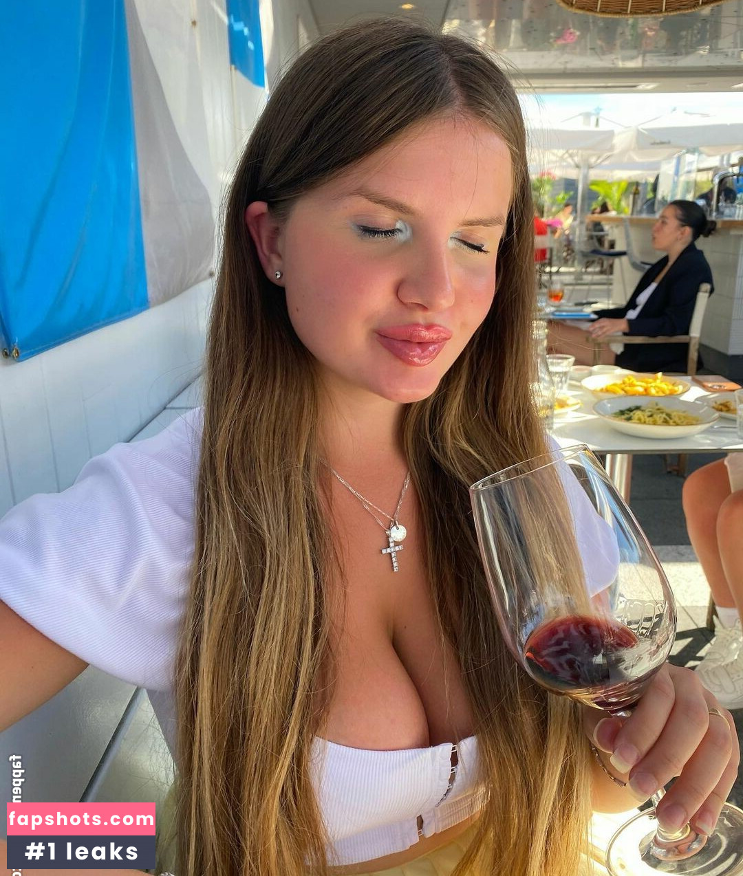 Elizabeth M gallery photo #63