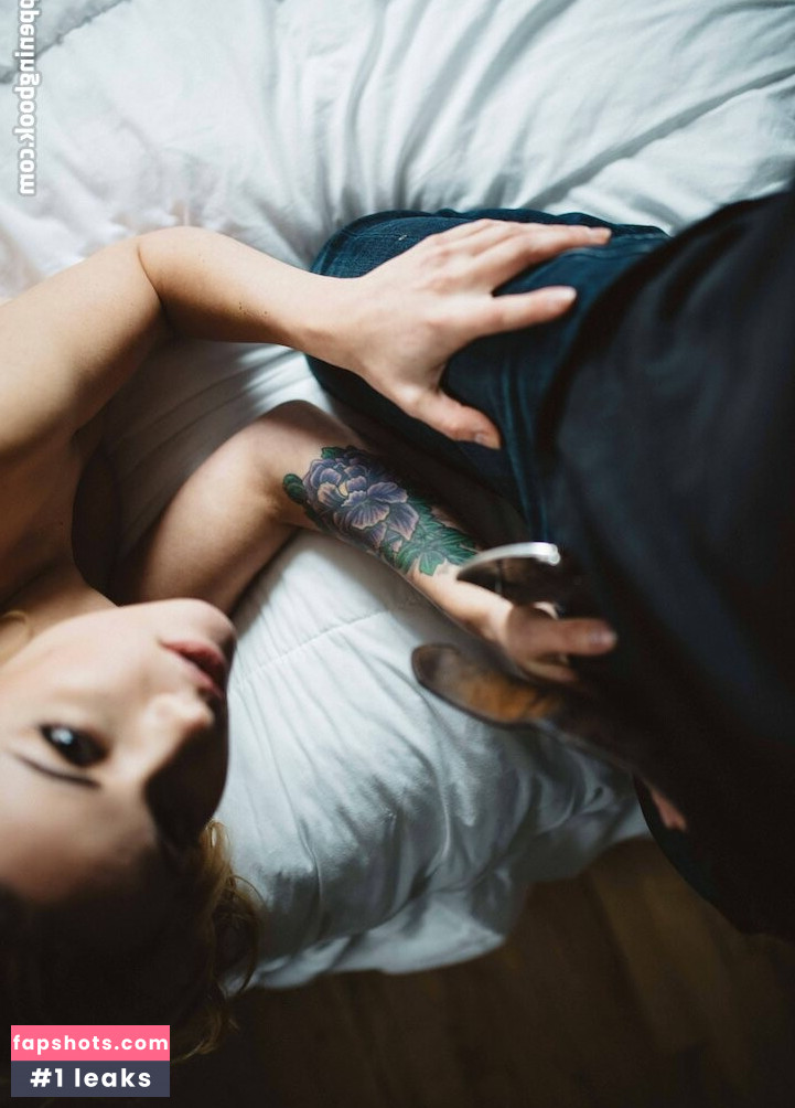 Elizabeth Marxs Nude Leaks OnlyFans Photos #15 - LeakJerk