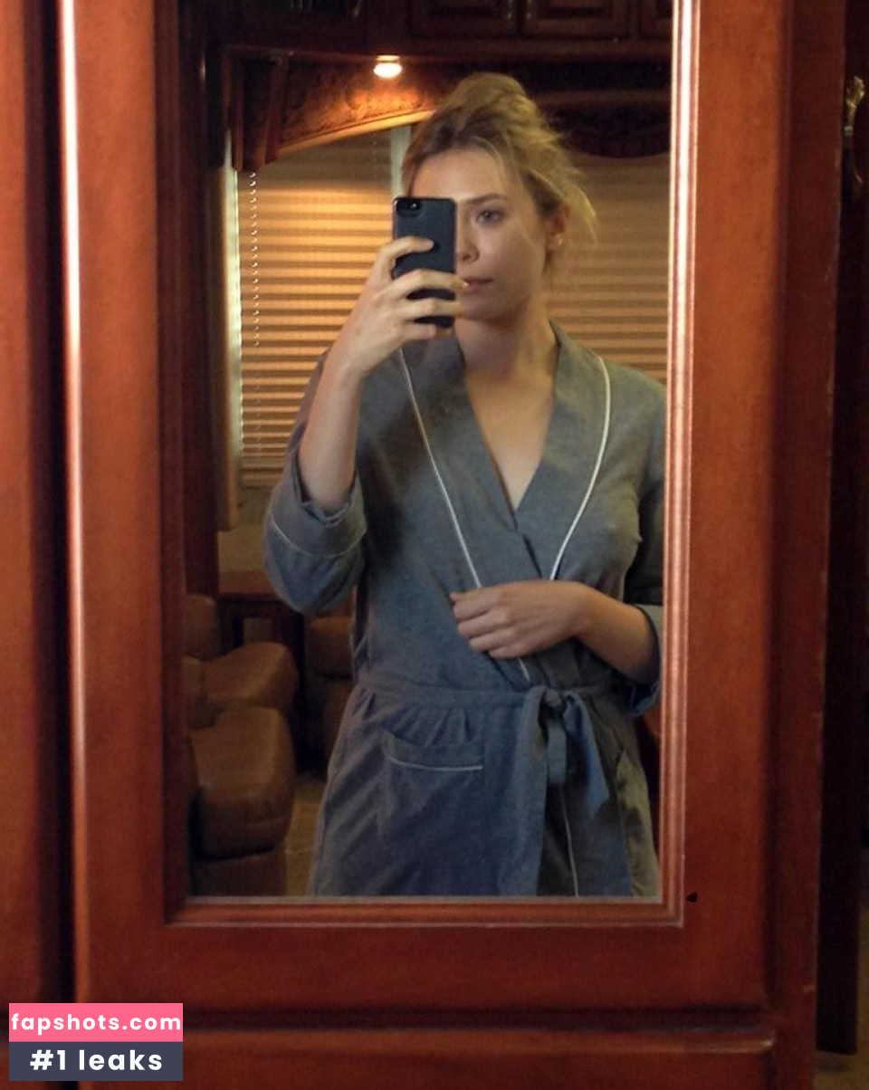 Elizabeth Olsen Nude Leaks OnlyFans Photos #1088 - LeakJerk