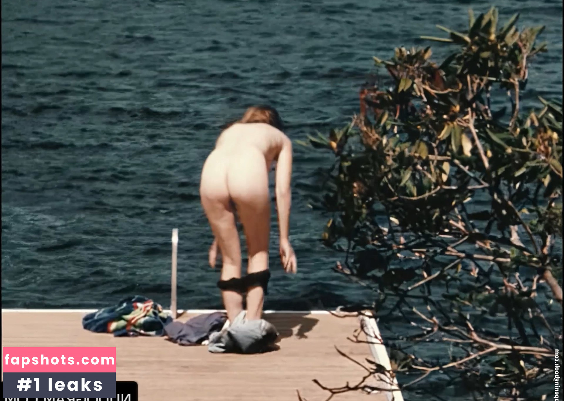 Elizabeth Olsen Nude Leaks OnlyFans Photos #1100 - LeakJerk