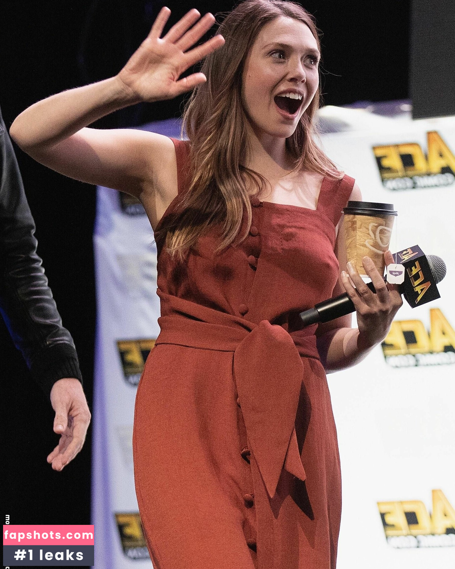 Elizabeth Olsen gallery photo #751