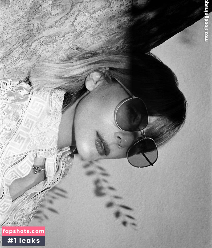 Elizabeth Olsen Nude Leaks OnlyFans Photos #853 - LeakJerk