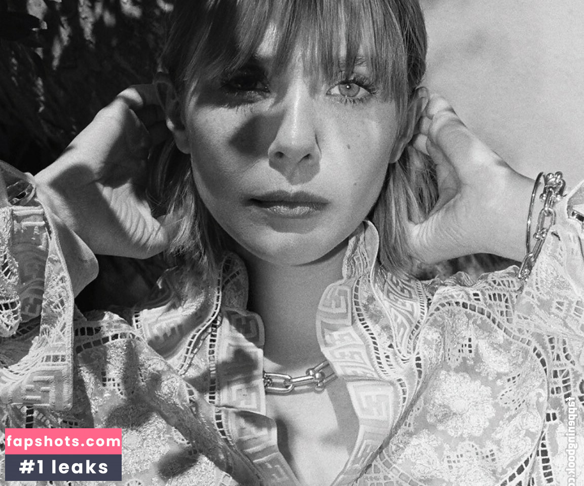 Elizabeth Olsen Nude Leaks OnlyFans Photos #863 - LeakJerk