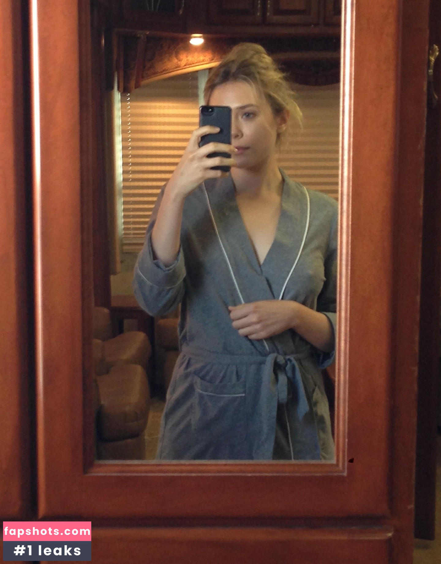 Elizabeth Olsen Nude Leaks OnlyFans Photos #890 - LeakJerk