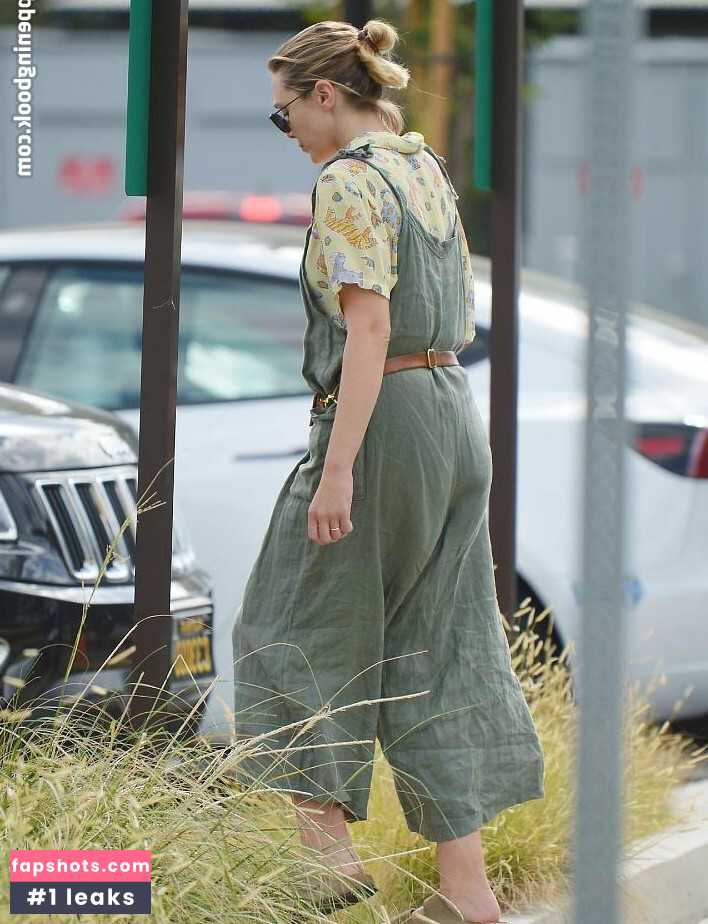 Elizabeth Olsen Nude Leaks OnlyFans Photos #900 - LeakJerk