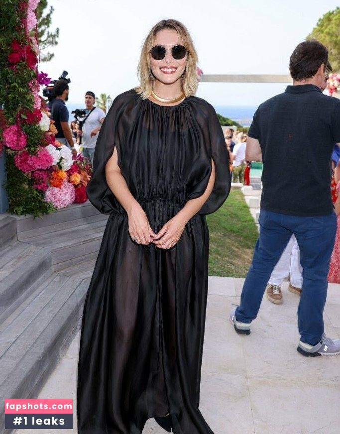 Elizabeth Olsen Nude Leaks OnlyFans Photos #906 - LeakJerk