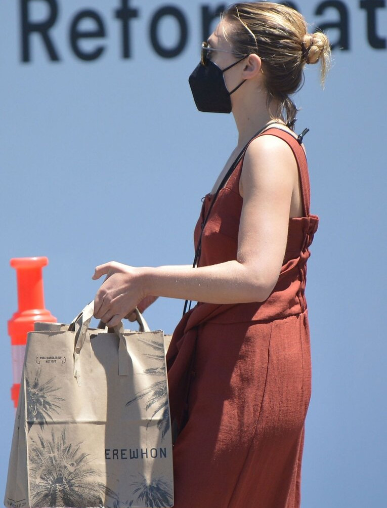 elizabeth-olsen gallery photo #681