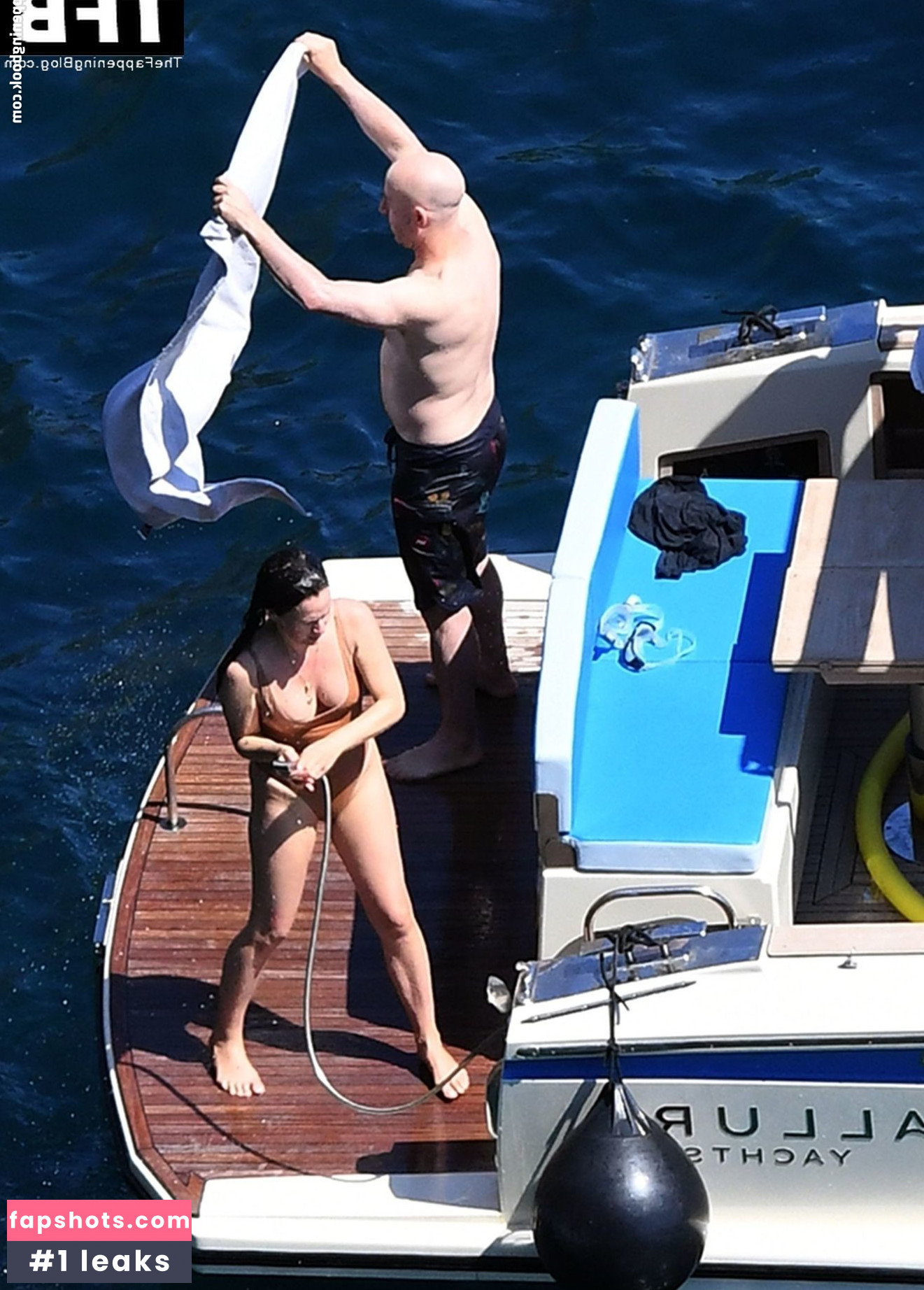 Elizabeth Reaser gallery photo #21