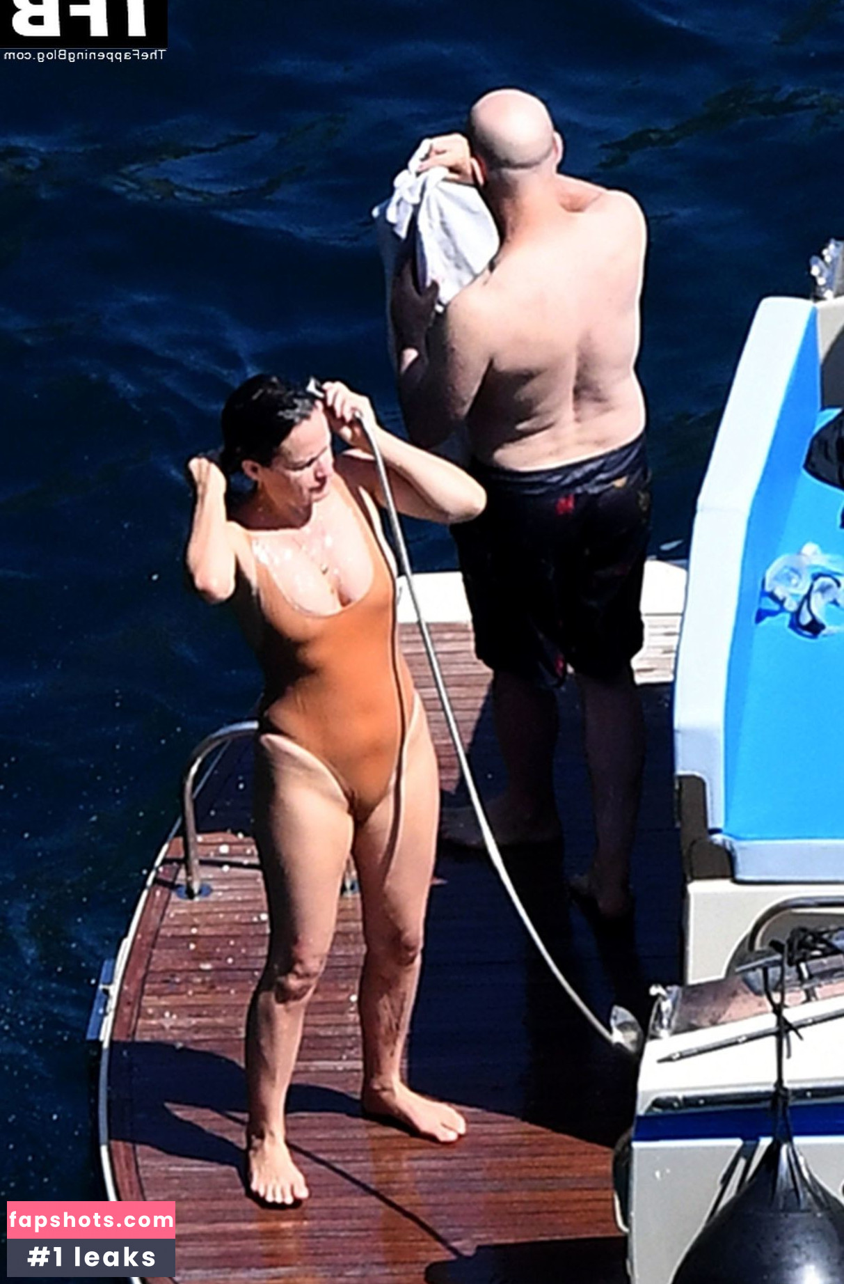 Elizabeth Reaser gallery photo #23